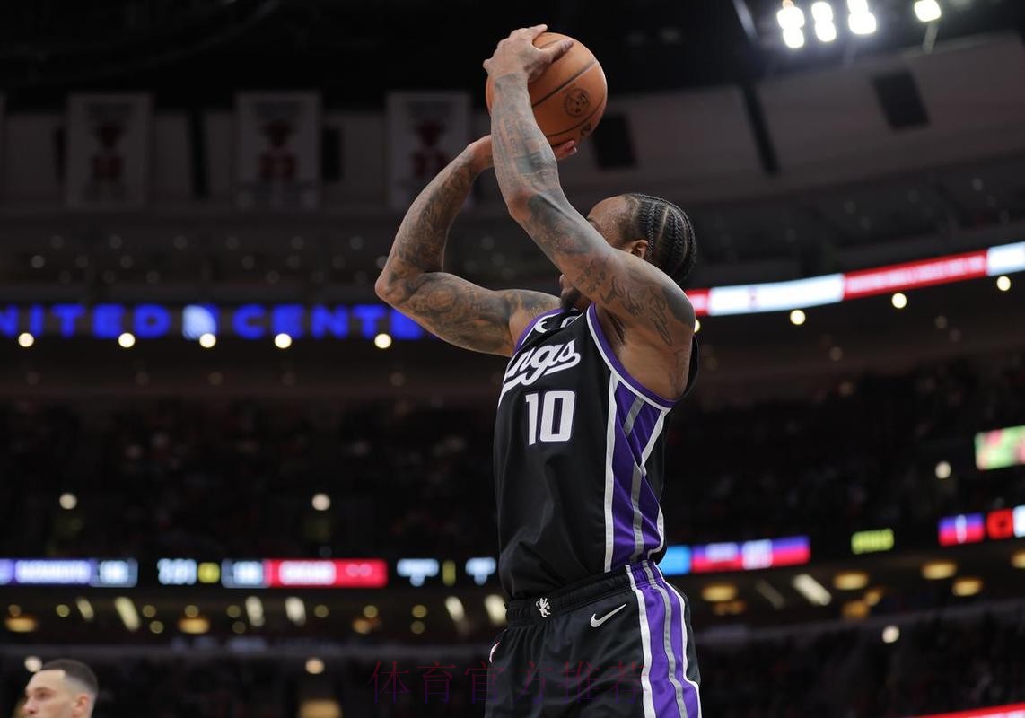 中投之王!德罗赞半场6中6,罚球1中1得到13分2助攻 中投之王!德罗赞半场6中6,罚球1中1得到13分2助攻