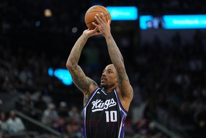 中投之王!德罗赞半场6中6,罚球1中1得到13分2助攻 中投之王!德罗赞半场6中6,罚球1中1得到13分2助攻